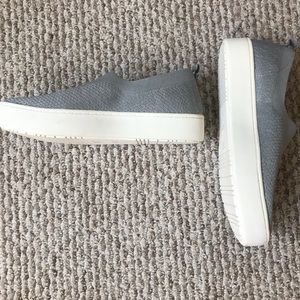 Cute and comfy Gray slip on sneakers